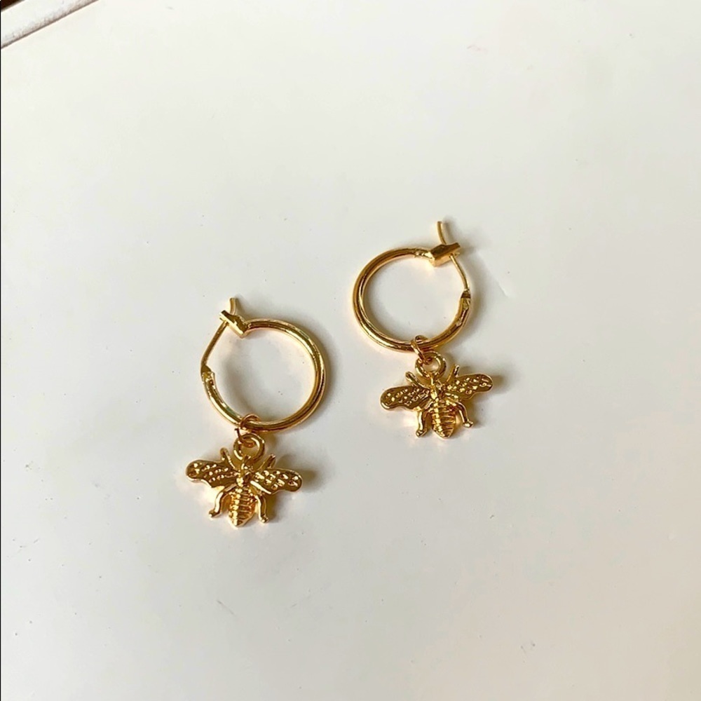 NWT Bumble Honey bee Golden earrings